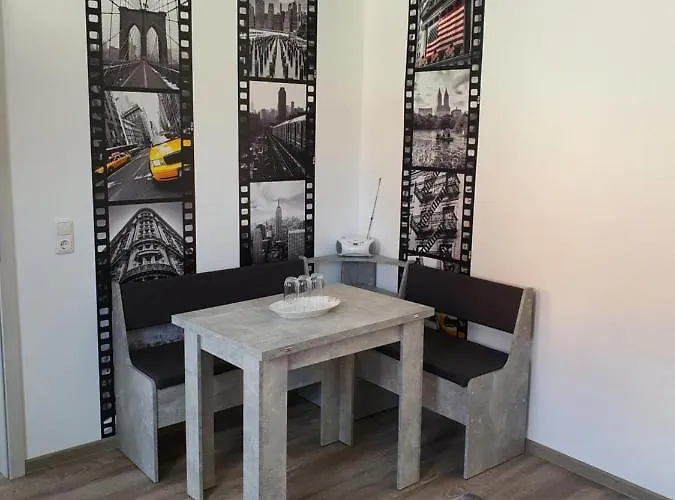 Modern Und Mittendrin, Ist Monty Lägenhet *